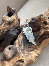 Load image into Gallery viewer, The Mother Of Pearl Wing Necklace