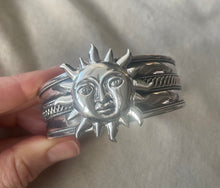 Load image into Gallery viewer, The Summer Sun Face Bangle
