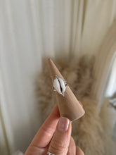 Load image into Gallery viewer, The Simple Shell Cowrie Ring

