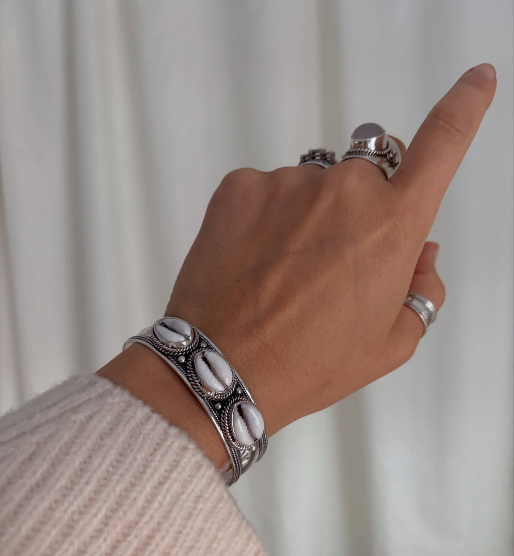 NEW The Cowrie kiss Bangle